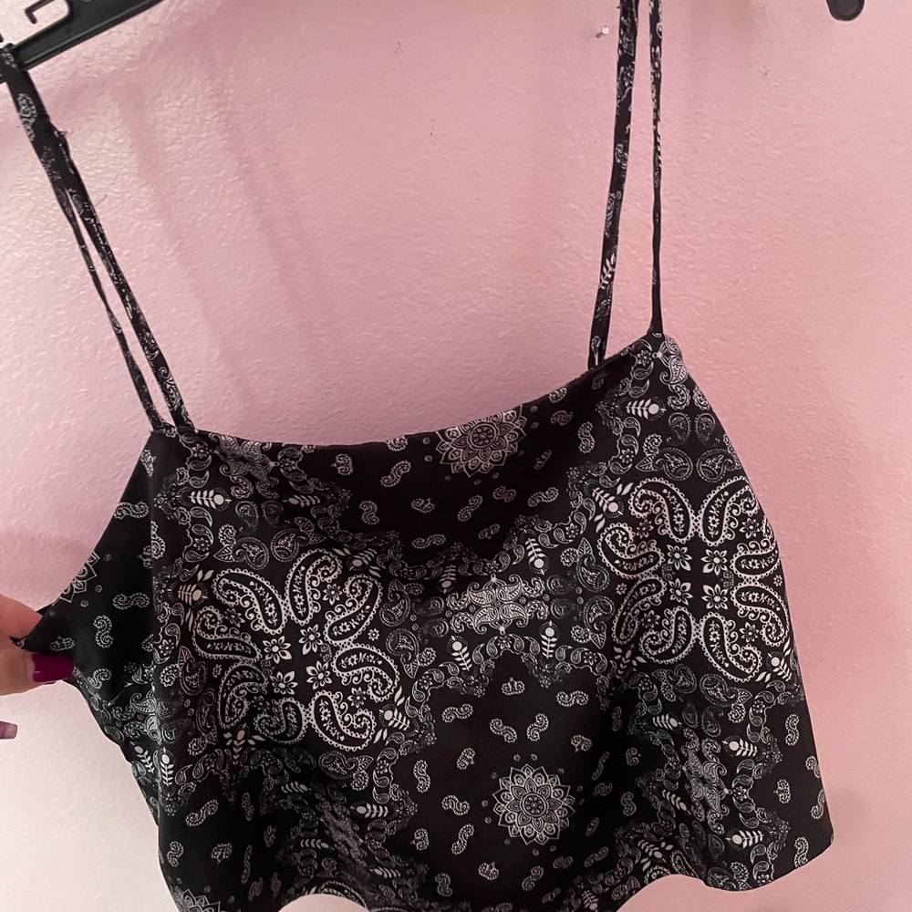 medium rue 21 black bandana top